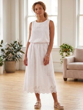 Elegant White Sleeveless Skirt Set